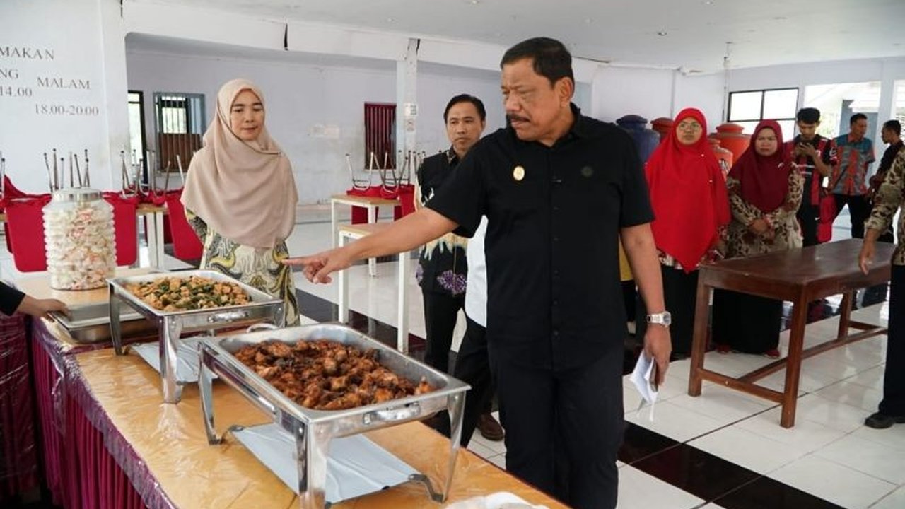 Wagub Bengkulu mempertanyakan anggaran makan siswa SMKN 12 sebesar Rp40 ribu per hari yang dinilai tidak logis dan kualitas makanan yang tidak sesuai standar.