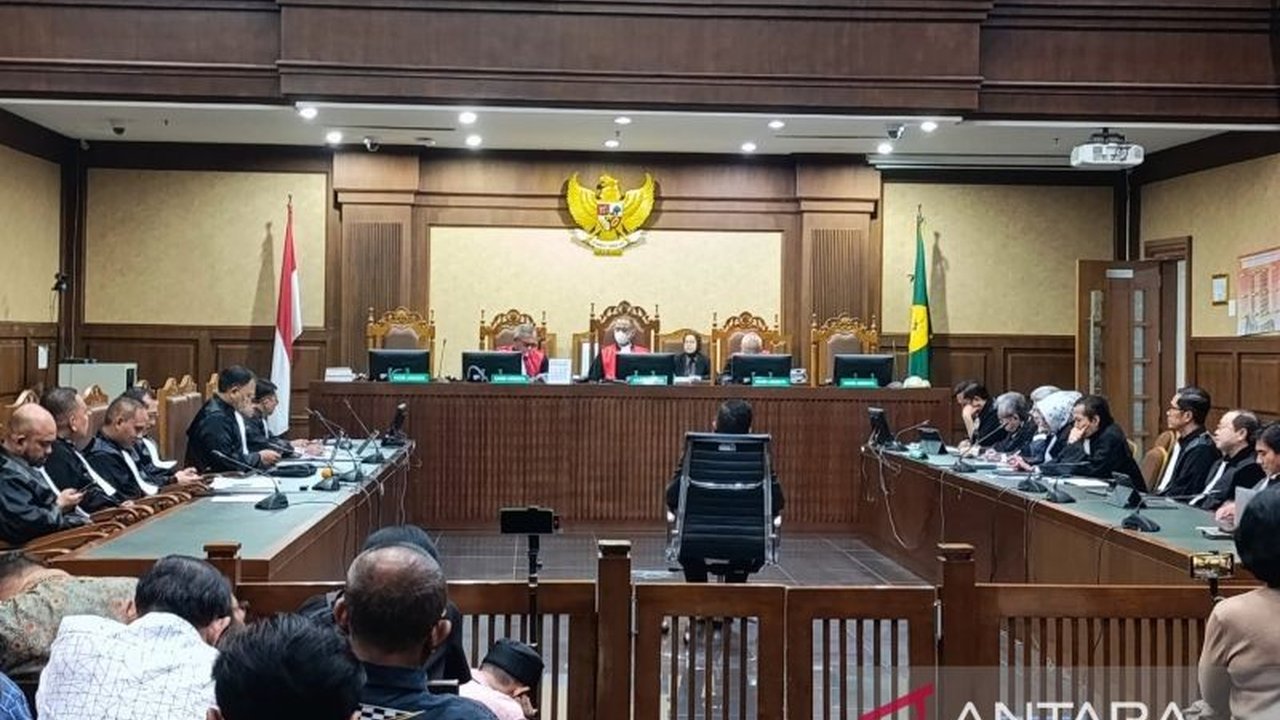 Majelis Hakim Tipikor mengizinkan Uskup Agung Jakarta mengunjungi Hasto Kristiyanto di Rutan KPK, Sekretaris Jenderal DPP PDI Perjuangan yang tengah menjadi terdakwa kasus dugaan perintangan penyidikan.