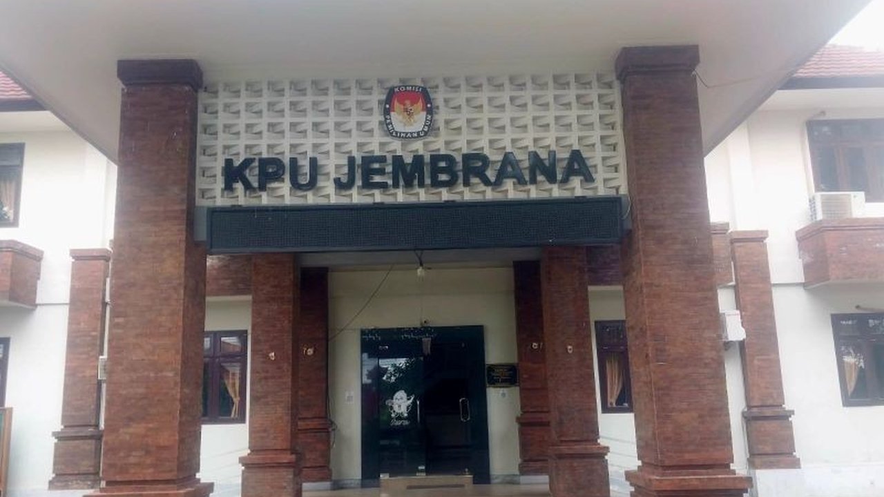 KPU Jembrana Kembalikan Sisa Dana Pilkada Rp7,2 Miliar Lebih