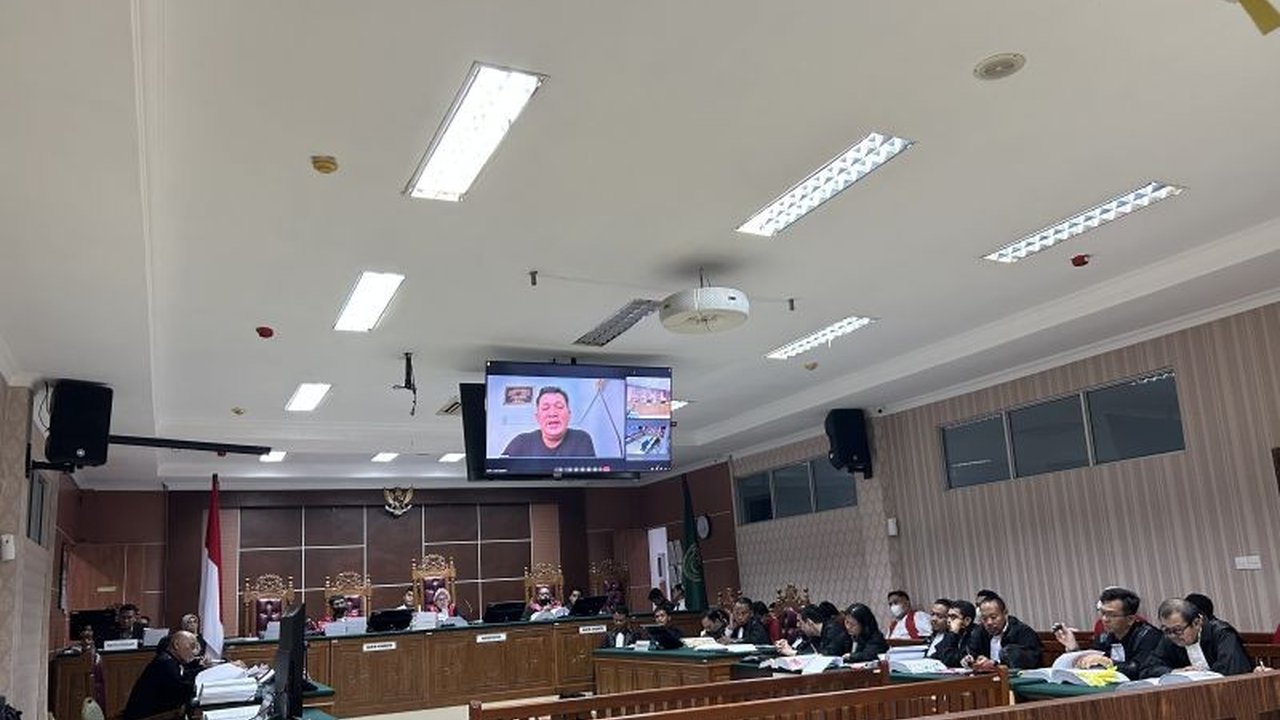 Pengadilan Negeri Batam menambah jadwal sidang kasus narkoba mantan Kasatresnarkoba Polresta Barelang dan 11 terdakwa lainnya menjadi tiga kali seminggu untuk mempercepat proses persidangan dengan total 64 saksi.