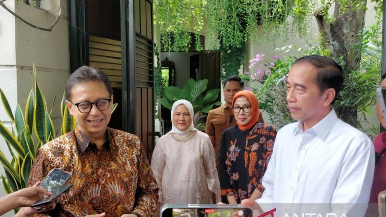 Pemerintah Indonesia telah memberikan pemeriksaan kesehatan gratis kepada hampir dua juta orang melalui program yang diluncurkan pada Februari 2025, dengan masalah kesehatan gigi, tekanan darah tinggi, dan gula darah tinggi sebagai masalah utama yang dite