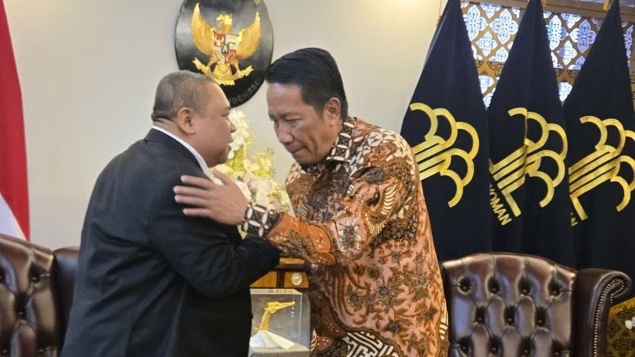 Pengurus Besar Ikatan Keluarga Alumni Pergerakan Mahasiswa Islam Indonesia (IKA PMII) menerima Surat Keputusan (SK) Kemenkumham, menandai babak baru konsolidasi dan pengembangan kader.