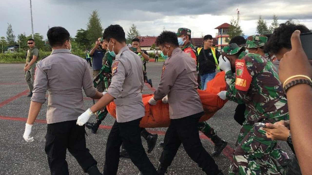 Tim DVI berhasil mengidentifikasi dua dari tiga jenazah pendulang emas yang menjadi korban pembunuhan Kelompok Kriminal Bersenjata (KKB) di Papua, sementara satu jenazah lainnya masih dalam proses identifikasi.