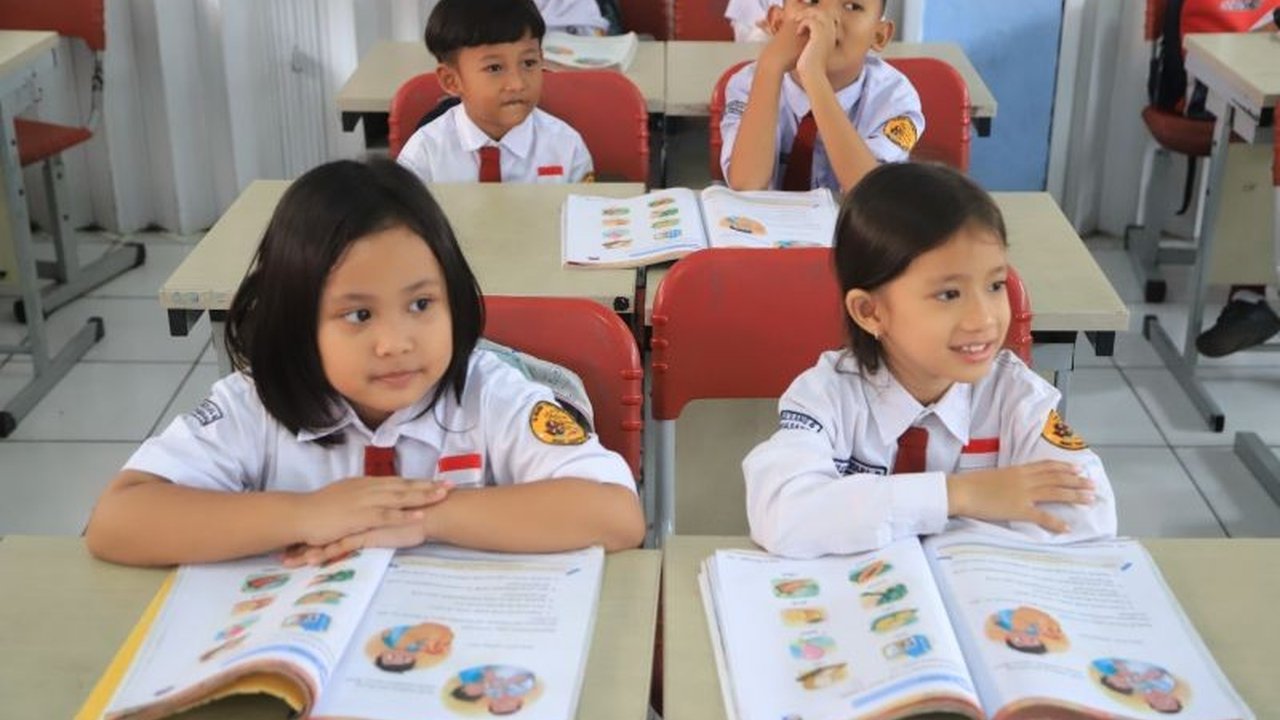 Disdik Kota Tangerang memastikan kegiatan belajar mengajar berjalan efektif usai libur Lebaran, dengan kehadiran siswa 100 persen dan antusiasme tinggi dalam mengikuti pembelajaran.