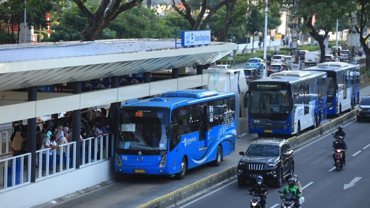 Transjakarta menyediakan berbagai rute bus untuk memudahkan akses menuju konser Kim Taeyeon di Indonesia Arena, GBK, Sabtu sore, demi kenyamanan dan mengurangi kemacetan.