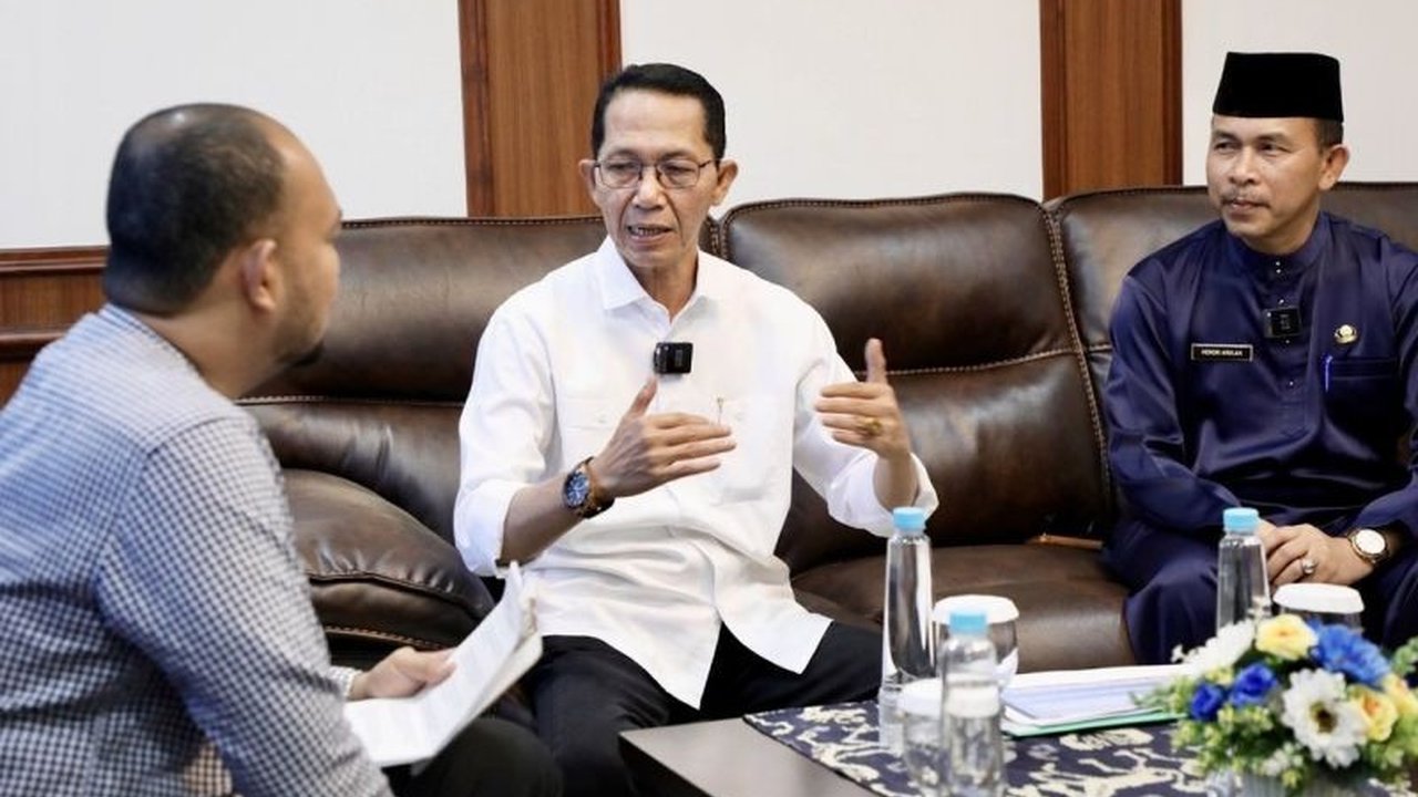 Wali Kota Batam, Amsakar Achmad, mendorong program bunga nol persen untuk membantu permodalan 5000 pelaku UMKM di Batam agar naik kelas dan mengatasi lima tantangan utama usaha mereka.