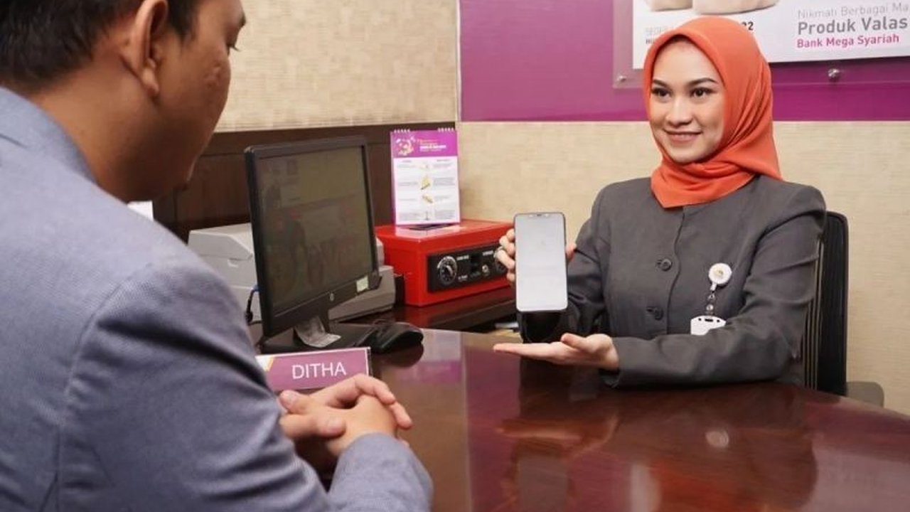 Bank Mega Syariah mencatat peningkatan signifikan transaksi nontunai melalui M-Syariah hingga 30 persen selama Lebaran 2025, didorong oleh peningkatan transfer antar rekening, transaksi QRIS, dan pengisian e-wallet.