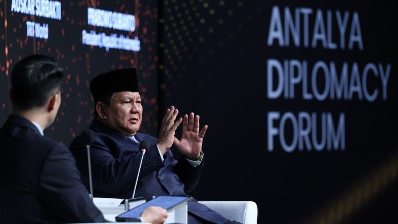 Presiden Prabowo Subianto umumkan inisiatif beasiswa bagi anak-anak Palestina di Universitas Pertahanan Indonesia sebagai bentuk solidaritas atas konflik Gaza,  serta bantuan kesehatan dan diplomasi aktif di Timur Tengah.