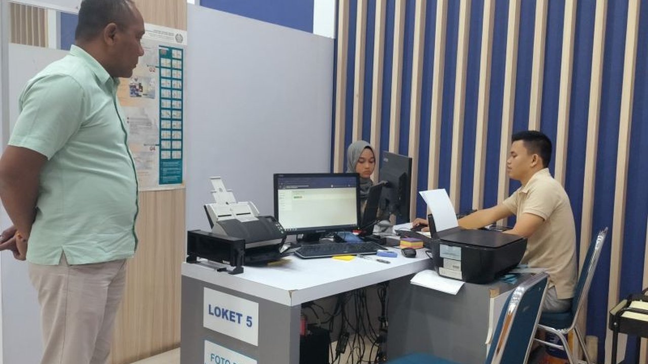 Meningkatnya permintaan pembuatan paspor di Imigrasi Singkawang pasca libur Lebaran didorong oleh rencana liburan dan libur sekolah, sementara Imigrasi memperketat pengawasan untuk mencegah Tindak Pidana Perdagangan Orang (TPPO).