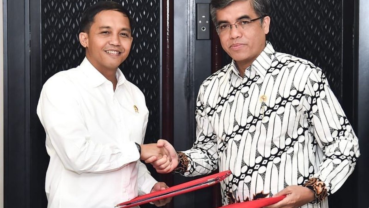 Kemenhut dan Kemnaker sepakat membuka peluang kerja di sektor kehutanan melalui pengelolaan 15 juta hektar lahan untuk wanatani dan agroforestri, menciptakan lapangan kerja dan memberdayakan petani.