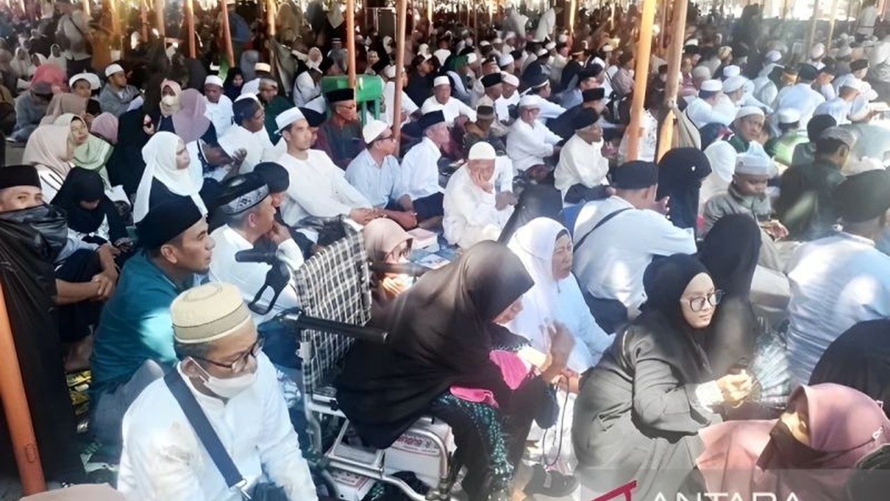 Gubernur Sulawesi Tengah, Anwar Hafid, memuji pendiri Alkhairaat, Habib Idrus bin Salim Al-Jufri atau Guru Tua, sebagai pendidik sejati yang telah mendirikan ratusan madrasah di Indonesia Timur.