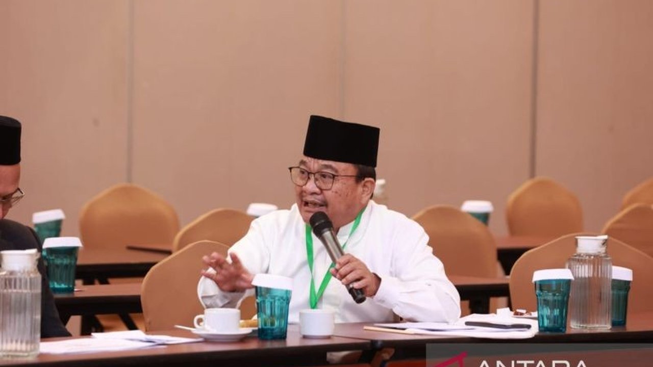 Ketua PBNU, KH Abdullah Latopada, mengimbau umat Islam untuk tetap tenang dan tidak terpancing provokasi terkait polemik Fuad Plered yang diduga menghina Habib Idrus bin Salim Aljufri.