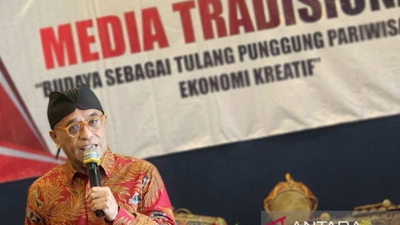 Anggota Komisi VII DPR, Samuel Wattimena, mendorong agar kreativitas seniman tetap berjalan di tengah efisiensi anggaran pemerintah, dengan strategi pemasaran karya seni lewat video pendek.