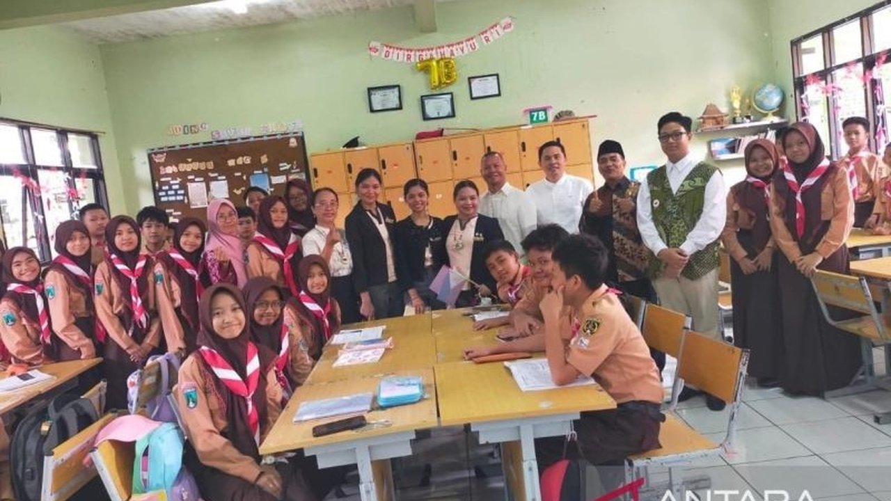 Program PPL internasional di Lamongan melibatkan mahasiswa Filipina, bertujuan mencetak SDM unggul dan berdaya saing global melalui kolaborasi pendidikan dan budaya.