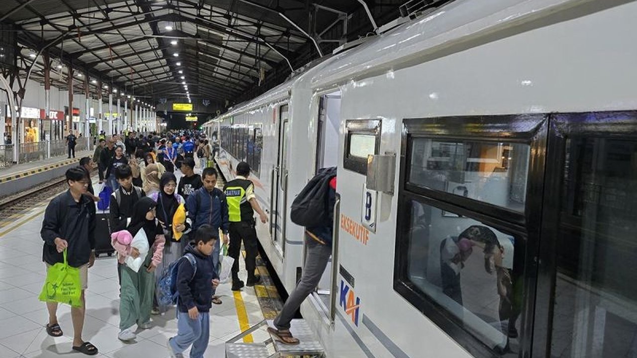 KAI Daop 5 Purwokerto berhasil melayani 878.753 penumpang selama Angkutan Lebaran 2025, dengan keberhasilan tersebut ditunjang sinergi berbagai pihak dan tingginya kedisiplinan penumpang.