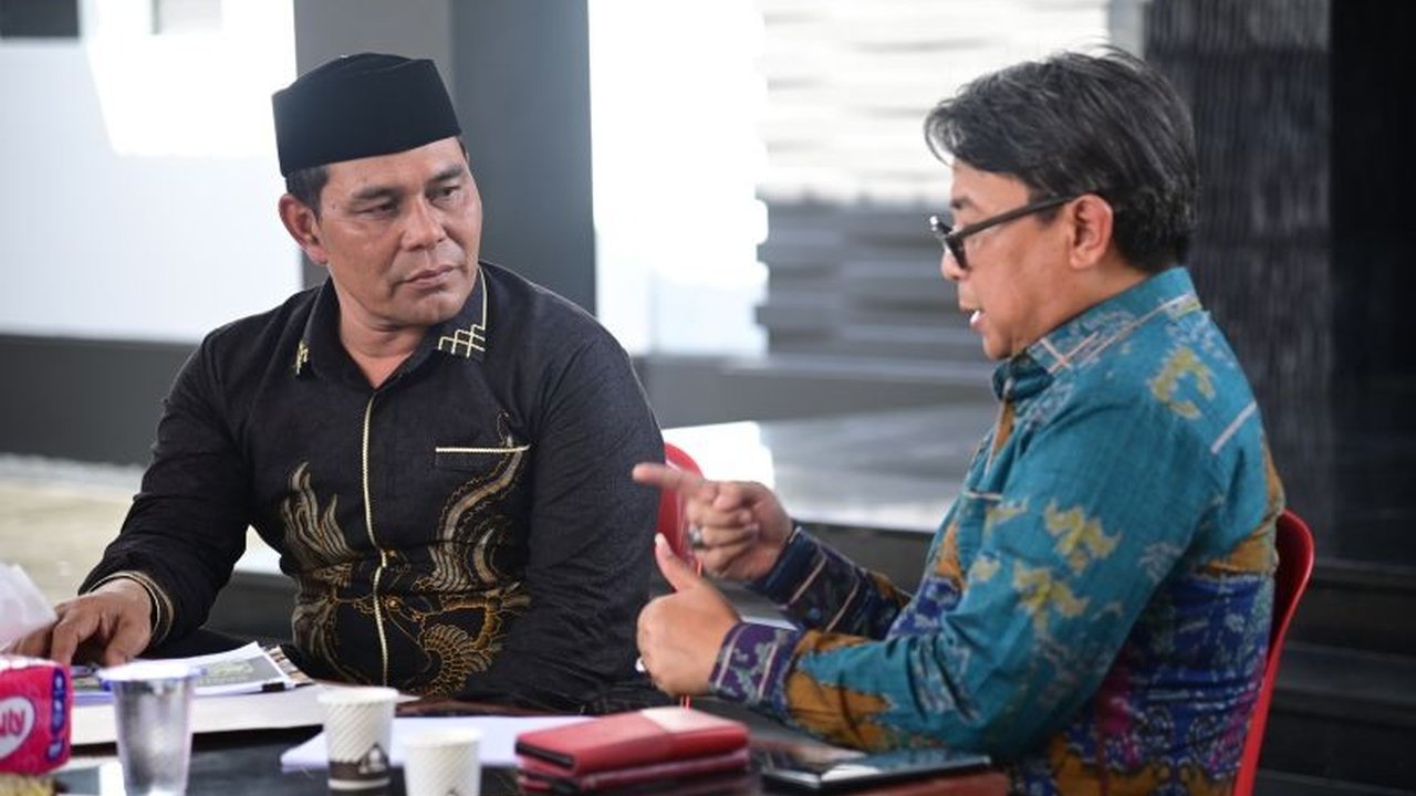 Bupati Aceh Besar dan World Resources Institute (WRI) Indonesia berkolaborasi untuk mengembangkan potensi ekonomi hutan lestari di Aceh Besar melalui program perhutanan sosial.