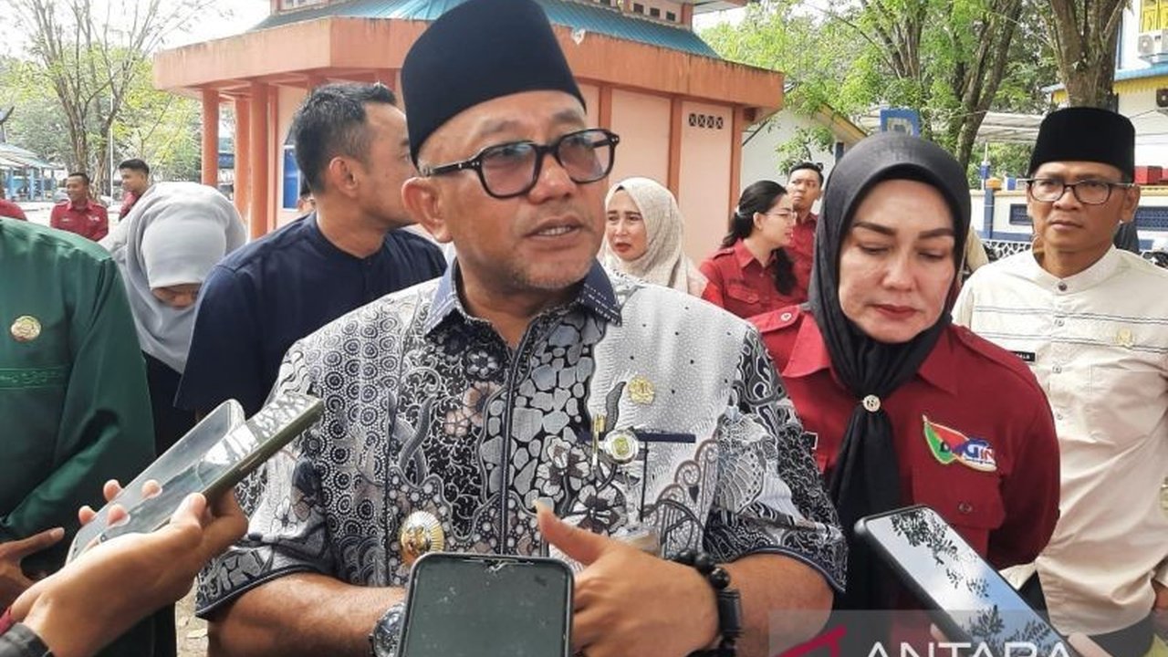 Wali Kota Tanjungpinang, Lis Darmansyah, wajibkan seluruh pegawai gunakan tanjak setiap Jumat untuk lestarikan budaya Melayu dan dukung UMKM lokal.
