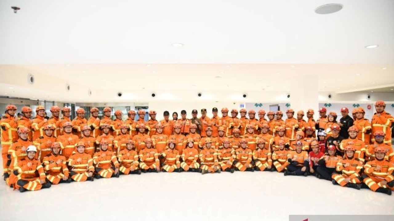 Tim INASAR telah kembali ke Indonesia setelah menjalankan misi kemanusiaan di Myanmar pasca gempa, berhasil menemukan 5 korban meninggal dan akan menjalani pemeriksaan kesehatan.