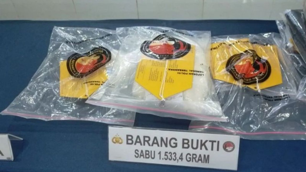Polres Bengkalis berhasil mengungkap kasus kepemilikan 1,5 kilogram sabu dengan dua tersangka yang terancam hukuman mati, menambah catatan keberhasilan dalam pemberantasan narkoba di Riau.