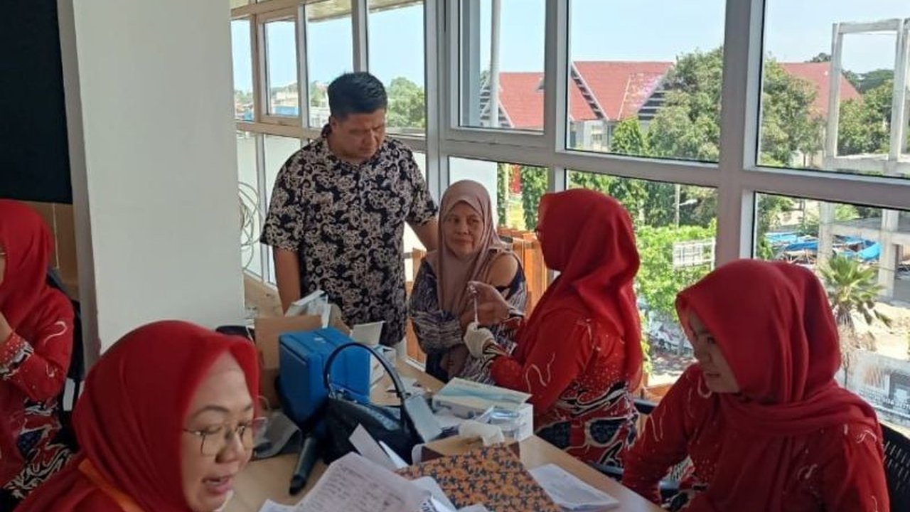 Dinas Kesehatan Bulukumba telah memulai vaksinasi meningitis untuk 402 calon haji, dengan 178 orang telah menerima vaksin pada tahap pertama, guna mencegah penyakit berbahaya selama ibadah haji.