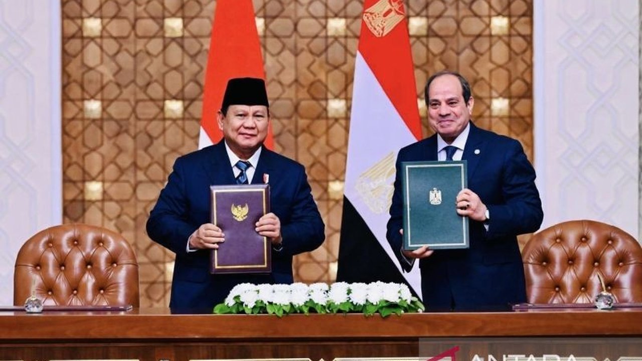 Presiden Prabowo Subianto dan Presiden Mesir Abdel Fattah El Sisi menyepakati peningkatan hubungan bilateral Indonesia-Mesir menjadi kemitraan strategis, mencakup kerja sama politik, ekonomi, pertahanan, dan budaya.