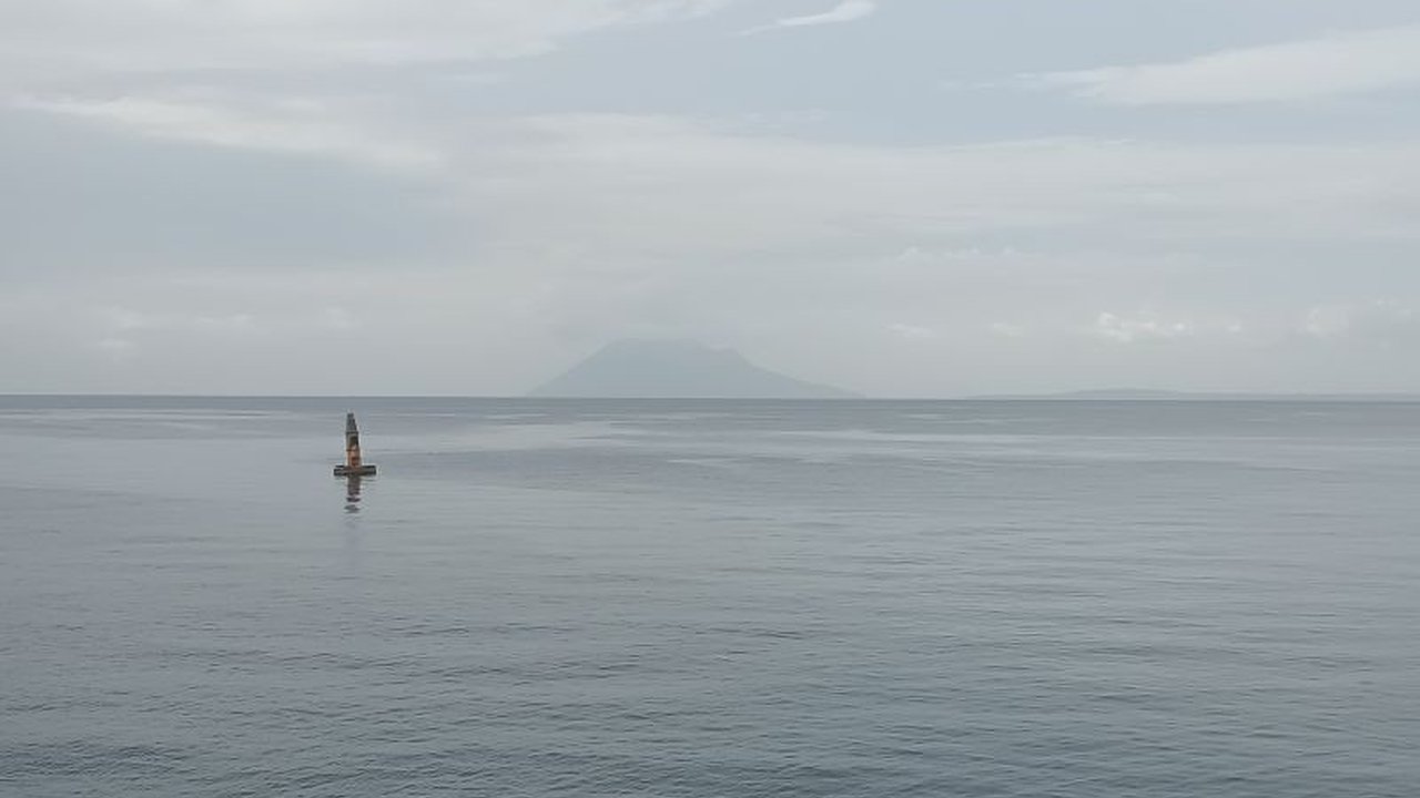 BMKG Stasiun Maritim Bitung memperingatkan potensi banjir rob di pesisir Sulawesi Utara pada pertengahan dan akhir April 2025 akibat fenomena bulan purnama dan Super New Moon.
