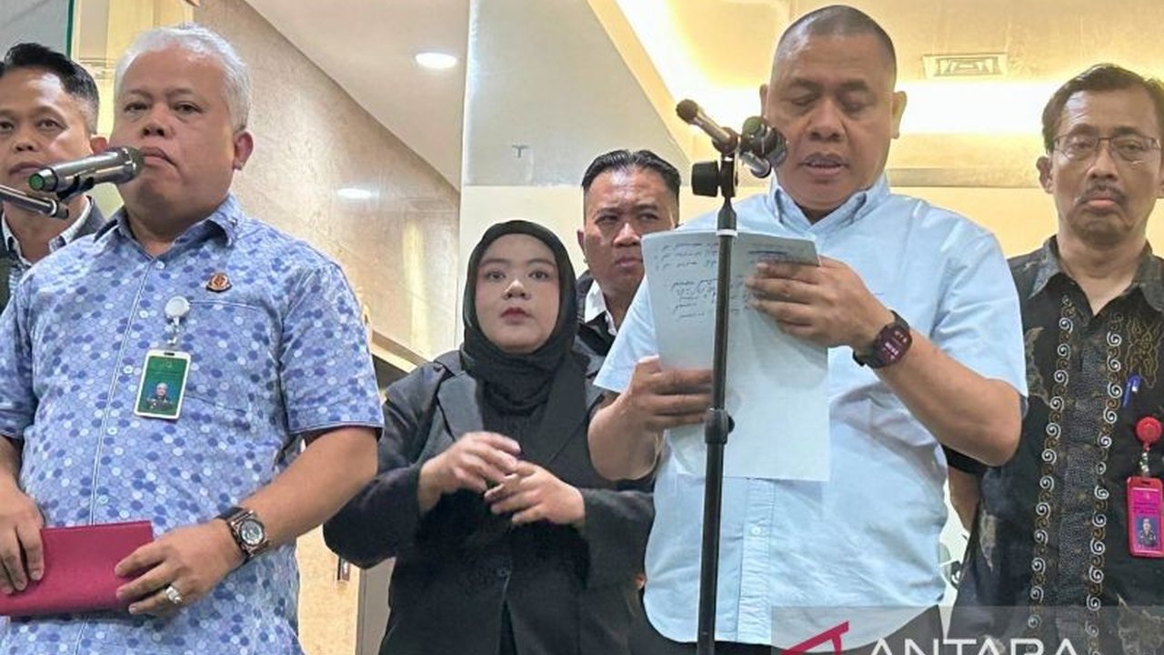 Kejaksaan Agung menetapkan Ketua PN Jaksel sebagai tersangka kasus suap Rp60 miliar terkait putusan lepas perkara korupsi CPO, membuka skandal besar dalam dunia peradilan Indonesia.