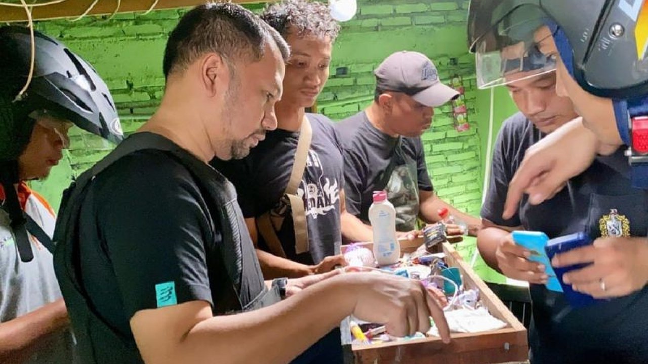 Polda Sumut menangkap tujuh pelaku penyerangan terhadap personel polisi saat penggerebekan narkoba di Belawan;  pelaku kini menjalani pemeriksaan intensif.