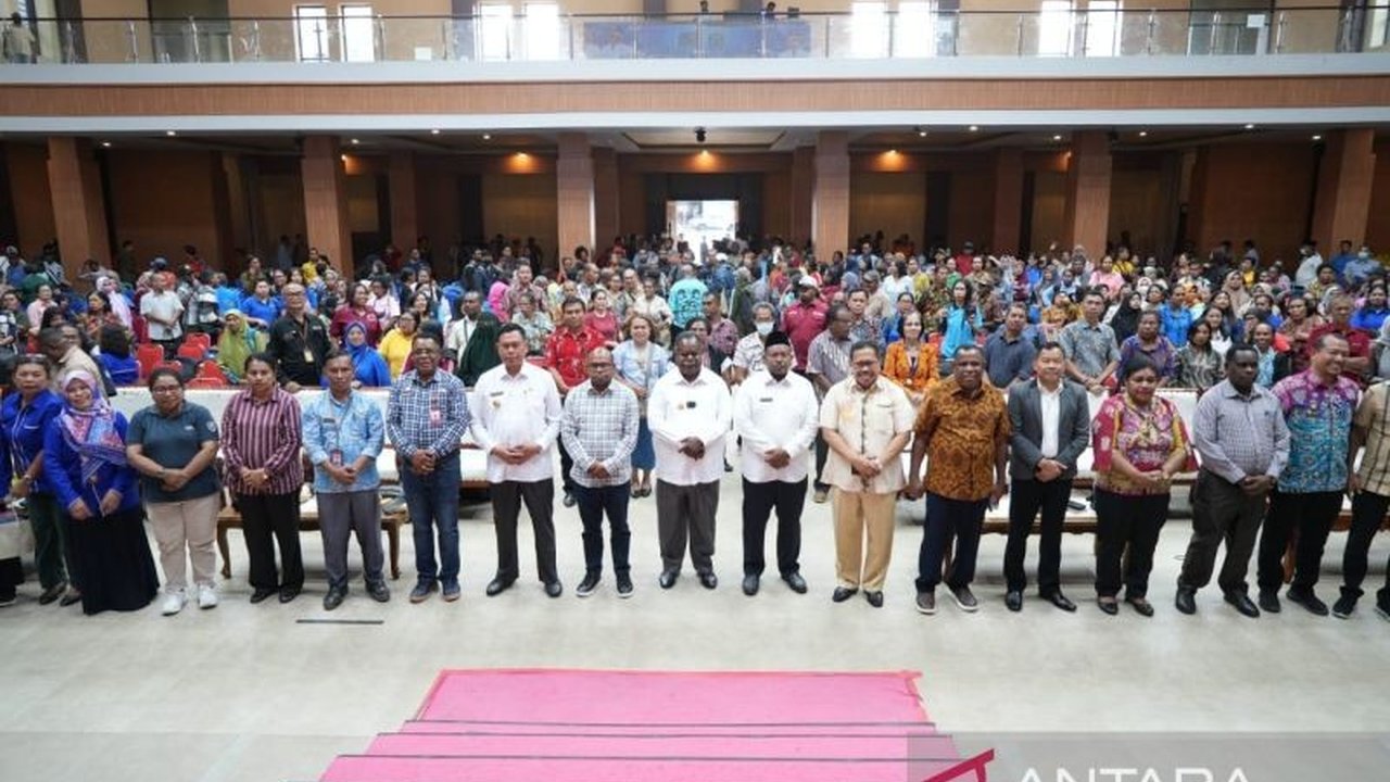 Gubernur Papua Barat Daya meluncurkan program pendidikan gratis yang menargetkan sekolah negeri dan swasta di Kota Sorong, dengan fokus pada sekolah yang membutuhkan bantuan finansial.