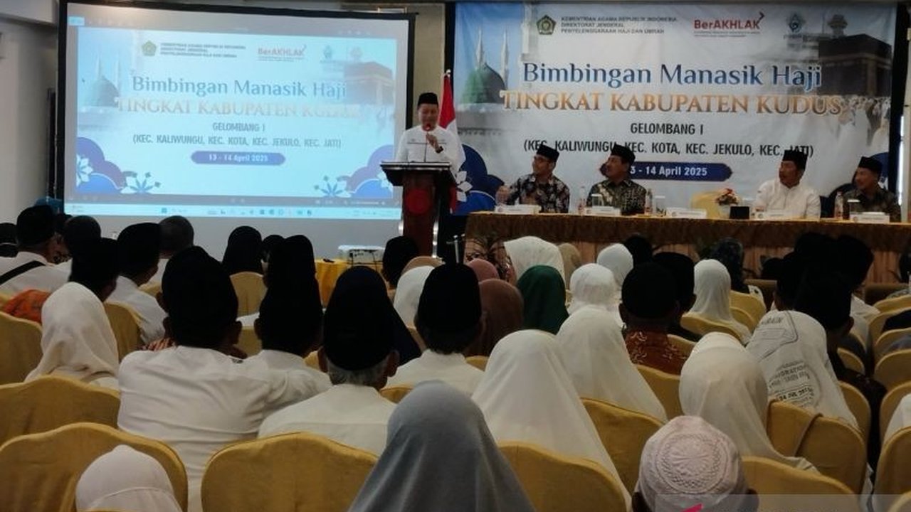 Kabupaten Kudus memberangkatkan 1.423 calon haji ke Tanah Suci tahun ini, dengan jemaah tertua berusia 84 tahun dan termuda 18 tahun, serta mendapatkan prioritas lansia sebanyak 31 orang.