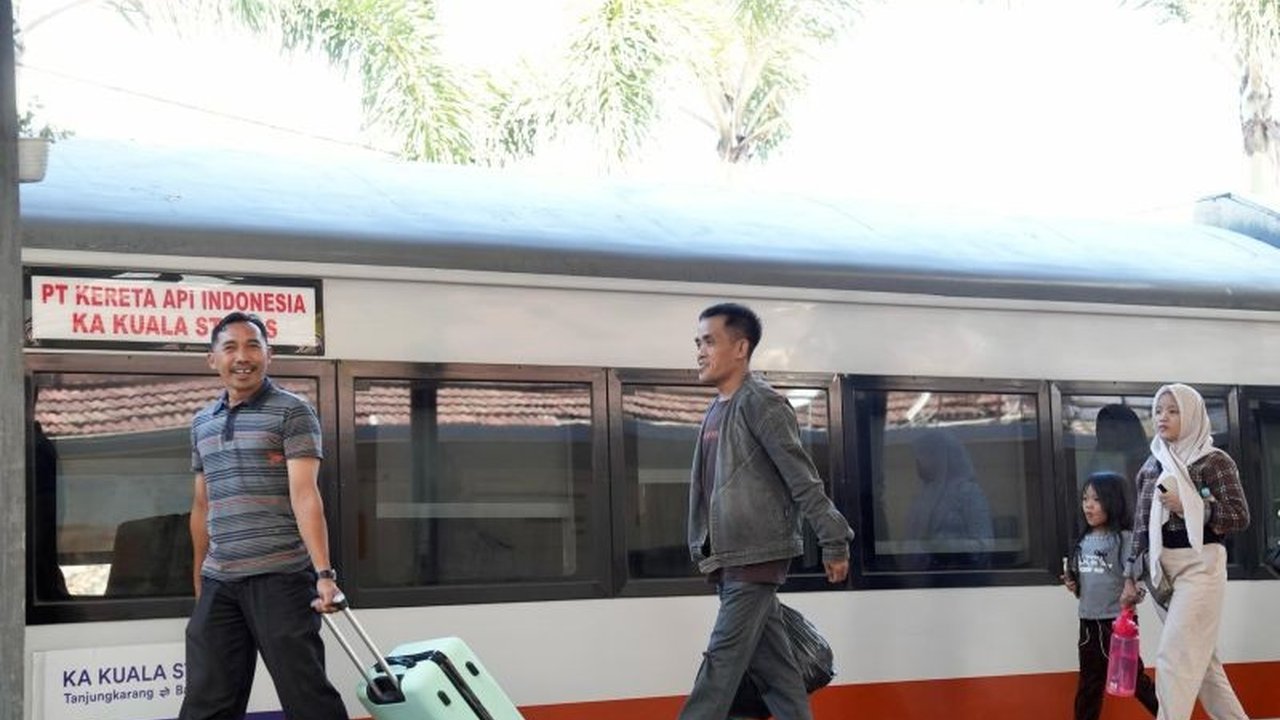 PT Kereta Api Indonesia (KAI) Divre IV Tanjungkarang melayani 89.610 penumpang selama Angkutan Lebaran 2025, meningkat 23 persen dibanding tahun lalu, dengan Stasiun Tanjungkarang sebagai stasiun tersibuk.