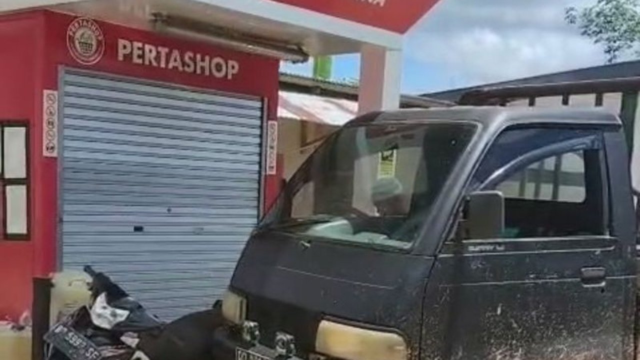 Pendangkalan alur Pelabuhan Pulau Baai Bengkulu mengakibatkan kerugian hingga Rp1,8 miliar bagi 140 Pertashop setempat akibat terhambatnya pasokan BBM selama lebih dari 10 hari.