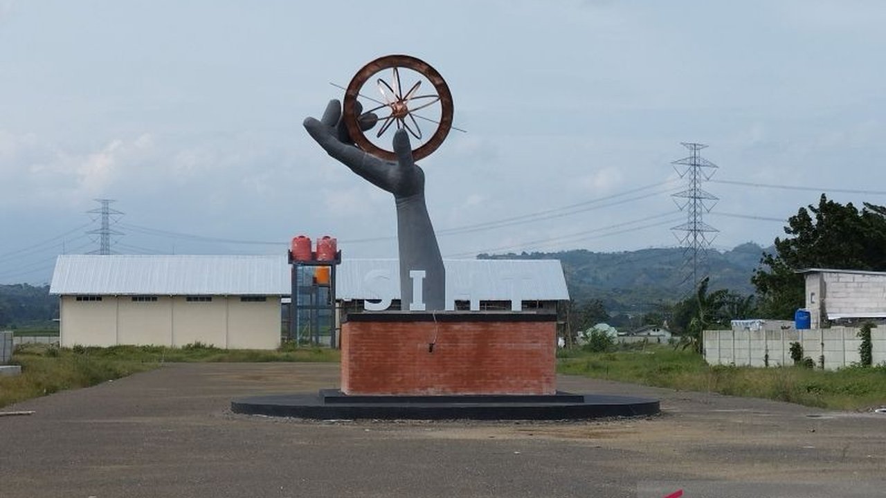 Kejaksaan Negeri Kudus melimpahkan berkas kasus dugaan korupsi pembangunan SIHT senilai Rp9,16 miliar ke Pengadilan Tipikor Semarang, dengan empat tersangka dan potensi kerugian negara mencapai Rp5,25 miliar.