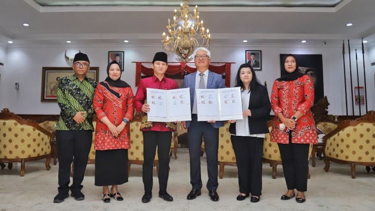 Pemerintah Kabupaten Trenggalek, Jawa Timur, memudahkan akses calon Pekerja Migran Indonesia (PMI) ke Korea Selatan dan Jepang melalui kerja sama dengan berbagai mitra, termasuk Pemerintah Korea Selatan, guna mencegah penipuan dan memberikan peluang pengh