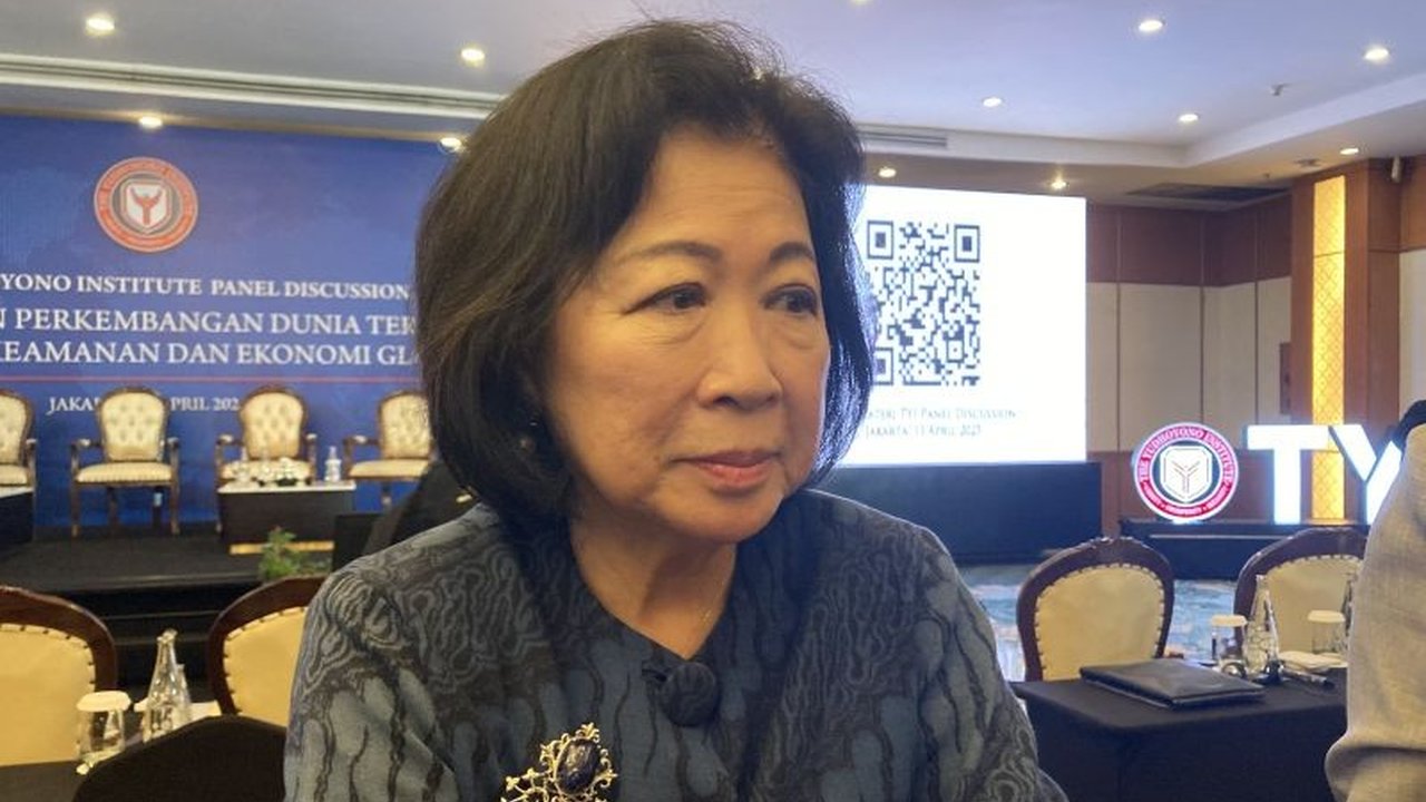 Wakil Ketua DEN, Mari Elka Pangestu, menyarankan Indonesia untuk bernegosiasi dengan China sebagai respons atas kebijakan tarif AS, seraya menekankan pentingnya reformasi domestik dan kerja sama ASEAN.