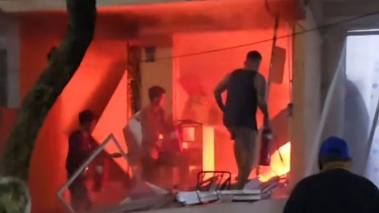 Ledakan tabung gas menyebabkan kebakaran hebat di sebuah rumah di Kalideres, Jakarta Barat pada Sabtu malam, mengakibatkan kerugian material senilai Rp40 juta, namun tidak ada korban jiwa.