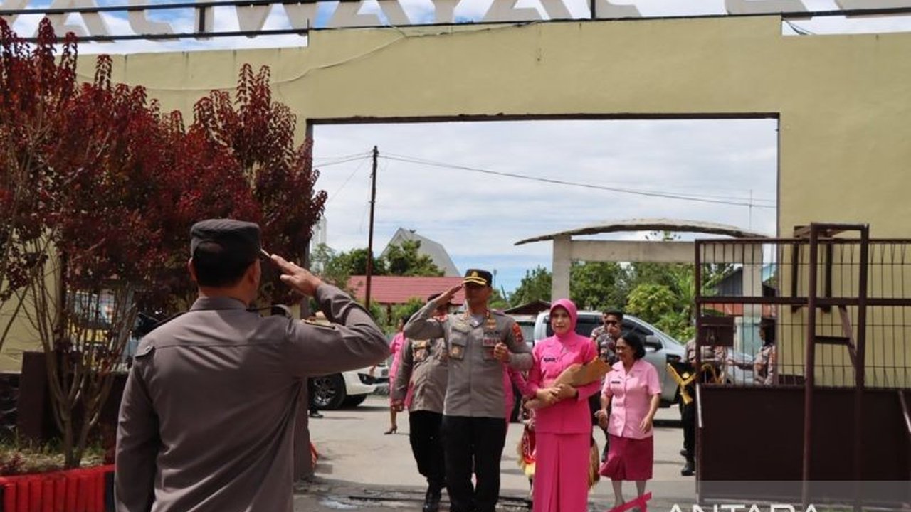AKBP Anak Agung Made Satruya Bimantara resmi menjabat sebagai Kapolres Jayawijaya dan disambut hangat oleh seluruh anggota Polres Jayawijaya di Wamena, Papua.