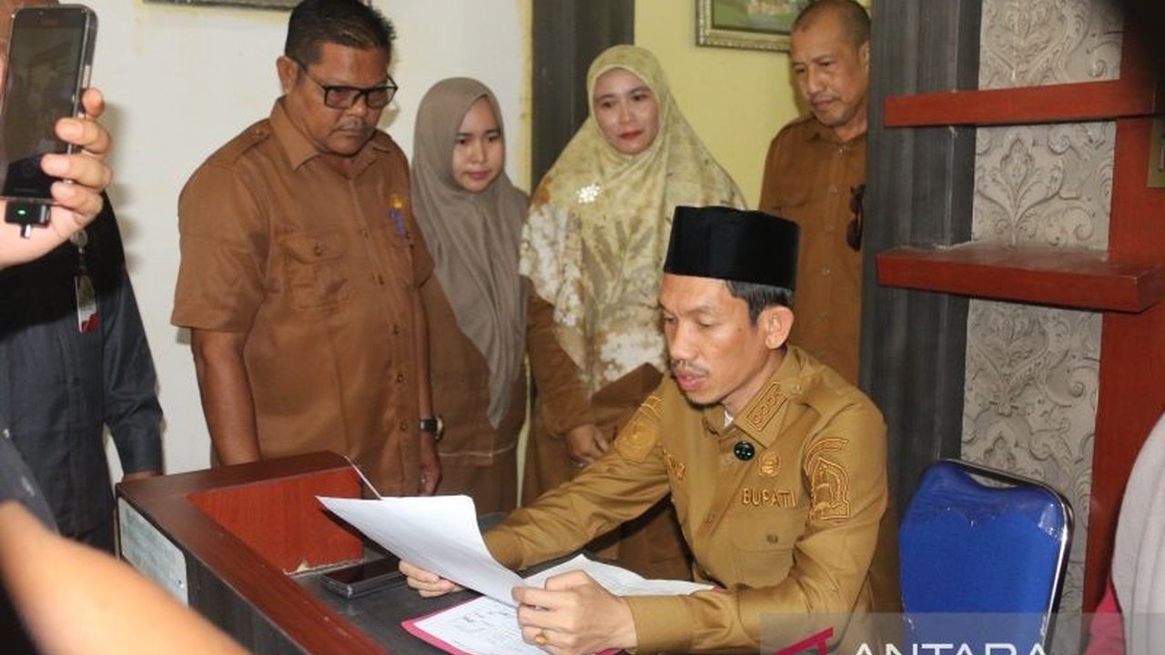 68 ASN di Aceh Barat menerima sanksi pemotongan TPP 10 persen karena absen di hari pertama kerja setelah libur Lebaran, sebagai upaya penegakan disiplin dan peningkatan etos kerja.