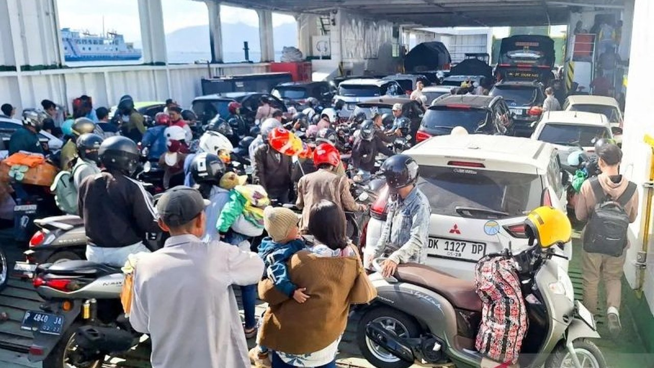 ASDP berhasil melayani 5,82 juta penumpang dan 1,3 juta kendaraan selama periode mudik dan balik Lebaran 2025, dengan peningkatan signifikan pada volume penumpang.