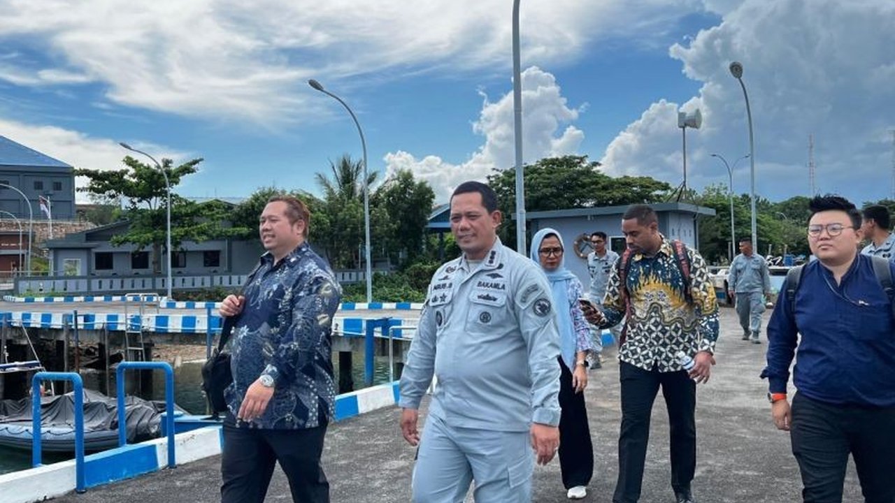 Konsulat Amerika Serikat mengunjungi Pangkalan Bakamla Batam untuk bersilaturahmi dan meninjau pusat pelatihan maritim, membuka peluang kolaborasi keamanan maritim Indonesia-AS.