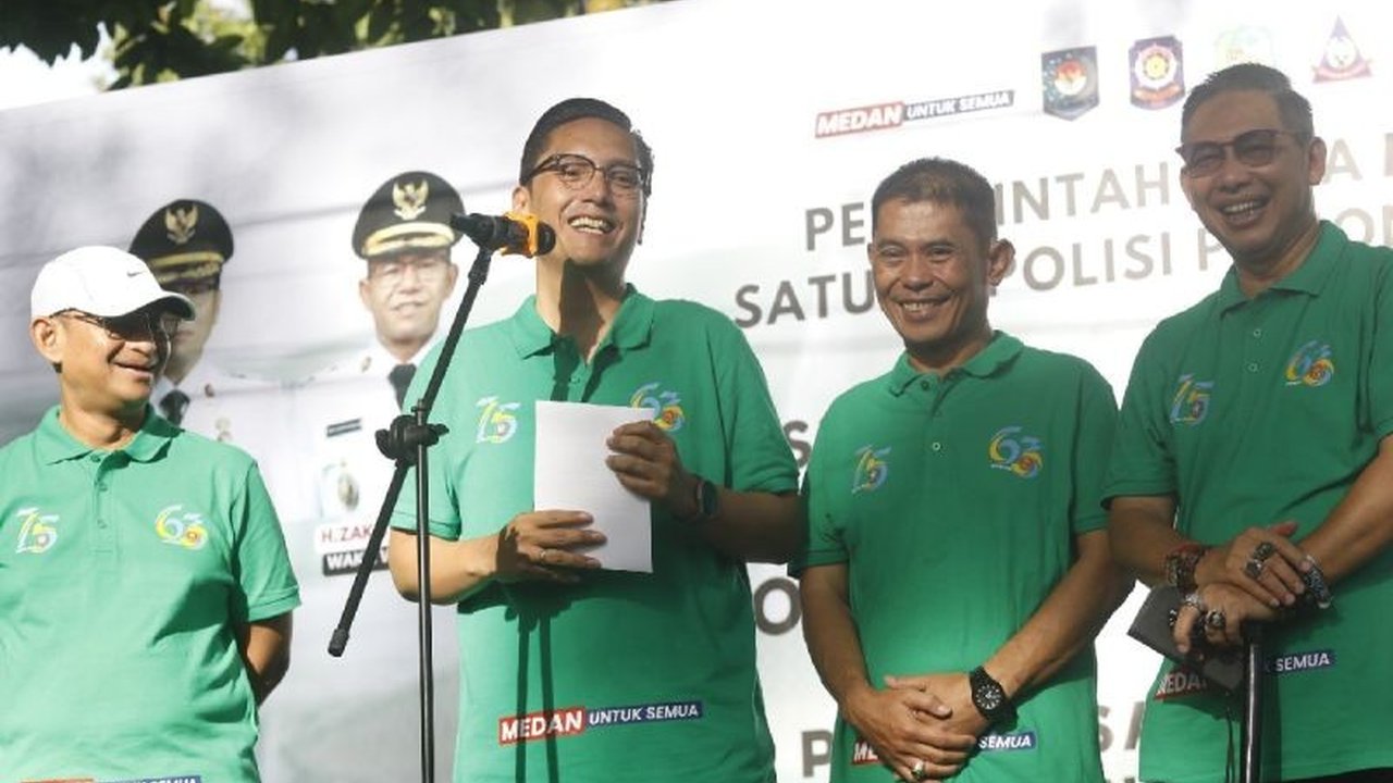 Wali Kota Medan, Rico Tri Putra Waas, meminta Satpol PP meningkatkan kinerja dan humanisme dalam penegakan aturan, menjadikan HUT ke-75 sebagai momentum perubahan.