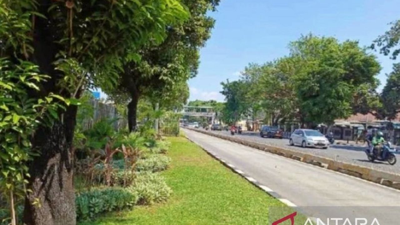 Pemerintah Kabupaten Karawang berkolaborasi dengan PT KAI Daop 1 Jakarta untuk menata ruang terbuka hijau di lahan milik KAI, guna mengatasi kemacetan dan banjir di wilayah perkotaan.