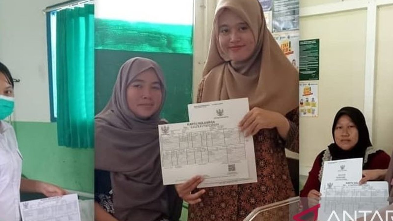 Kabupaten Kubu Raya, Kalimantan Barat, percepat layanan administrasi kependudukan melalui program Seledri Terintegrasi, memberikan kemudahan akses dokumen penting bagi warga sejak lahir hingga pasca bencana.