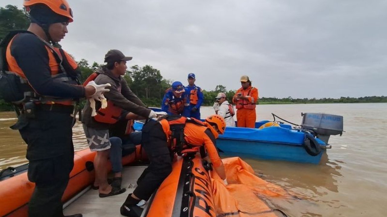 Tim SAR gabungan berhasil menemukan dua korban kecelakaan kapal di Sungai Mahakam, Kalimantan Timur, dalam keadaan meninggal dunia setelah pencarian intensif selama beberapa hari.