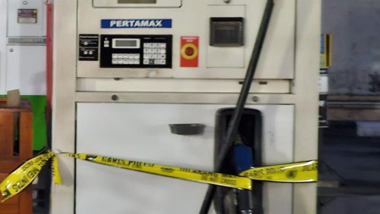 Polresta Denpasar menyegel sebuah SPBU di Jalan Gunung Soputan karena diduga melakukan pengoplosan BBM subsidi jenis Pertalite, berdasarkan laporan warga yang melihat aktivitas mencurigakan pengisian BBM dari truk tangki.