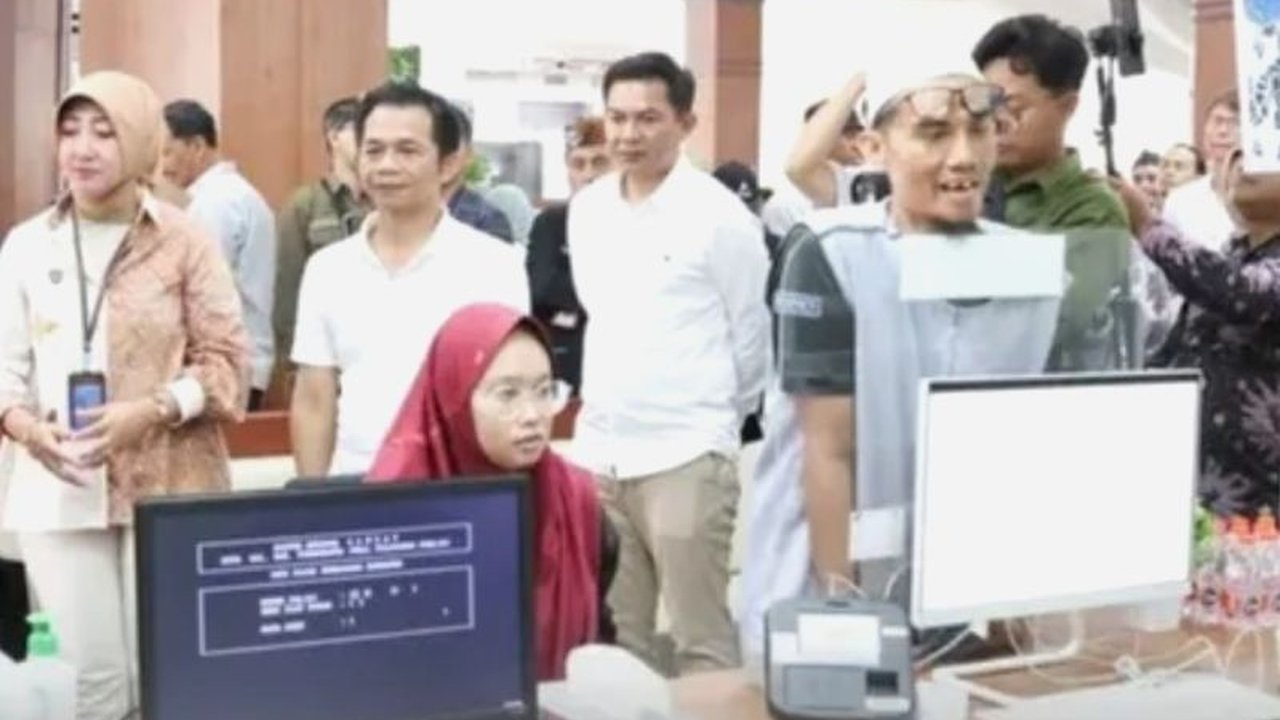 Pemkab Purwakarta meningkatkan pelayanan publik dengan membuka Mal Pelayanan Publik Bale Madukara selama tujuh hari, termasuk Sabtu dan Minggu, untuk memenuhi kebutuhan masyarakat.