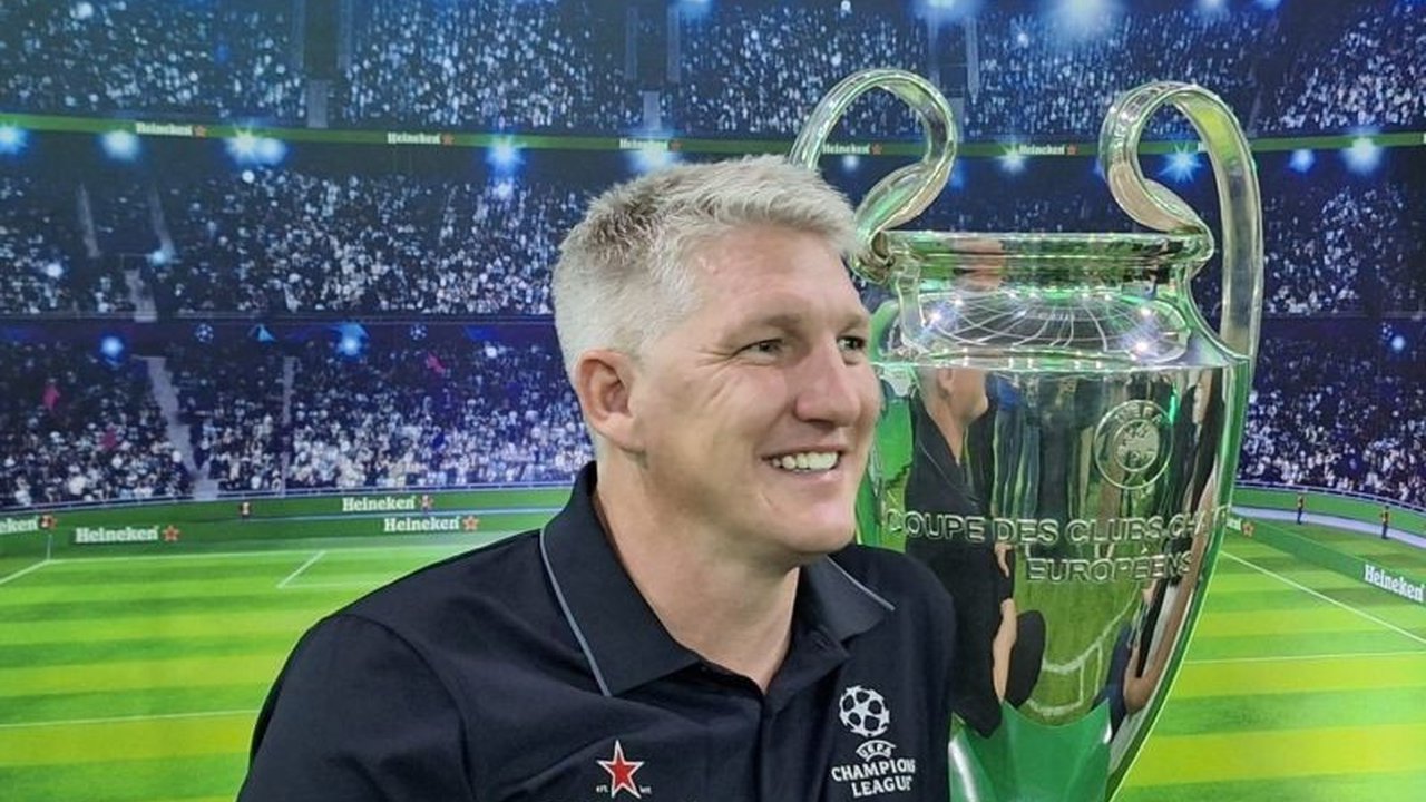 Bastian Schweinsteiger, legenda Bayern Muenchen, mengungkapkan kekagumannya terhadap sambutan hangat penggemar sepak bola Indonesia selama kampanye trofi Liga Champions.