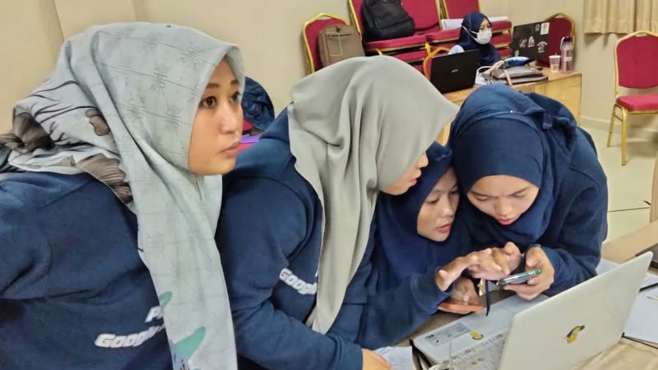 Aliansi Jurnalis Independen (AJI) Indonesia memberikan dukungan psikologis kepada jurnalis korban kekerasan seksual melalui pendampingan daring untuk menciptakan lingkungan kerja yang aman.