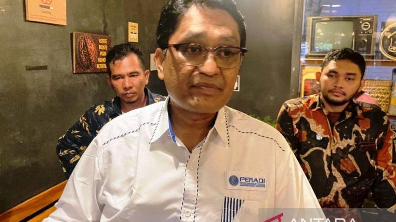 Peradi Aceh mengerahkan sekitar 40 pengacara untuk membela T.M. Kurniawan, Ketua YLBH-KI Aceh Barat, yang menjadi korban teror pembakaran mobil pada 4 April 2025.