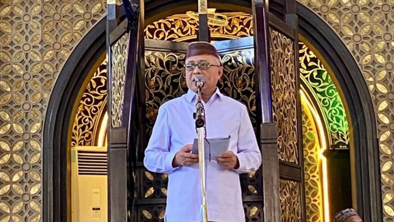 Bupati Gorontalo, Sofyan Puhi, memberikan apresiasi tinggi terhadap kontribusi Majelis Taklim dalam membangun karakter umat yang religius dan berakhlak mulia di Kabupaten Gorontalo.